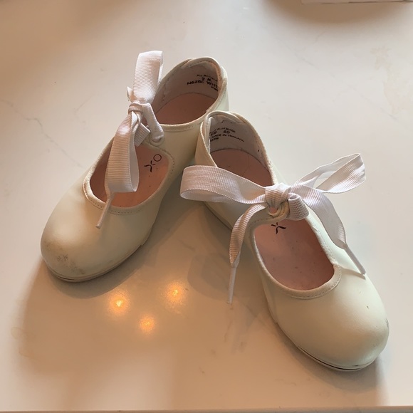 White tap shoes with bow - Picture 2 of 4